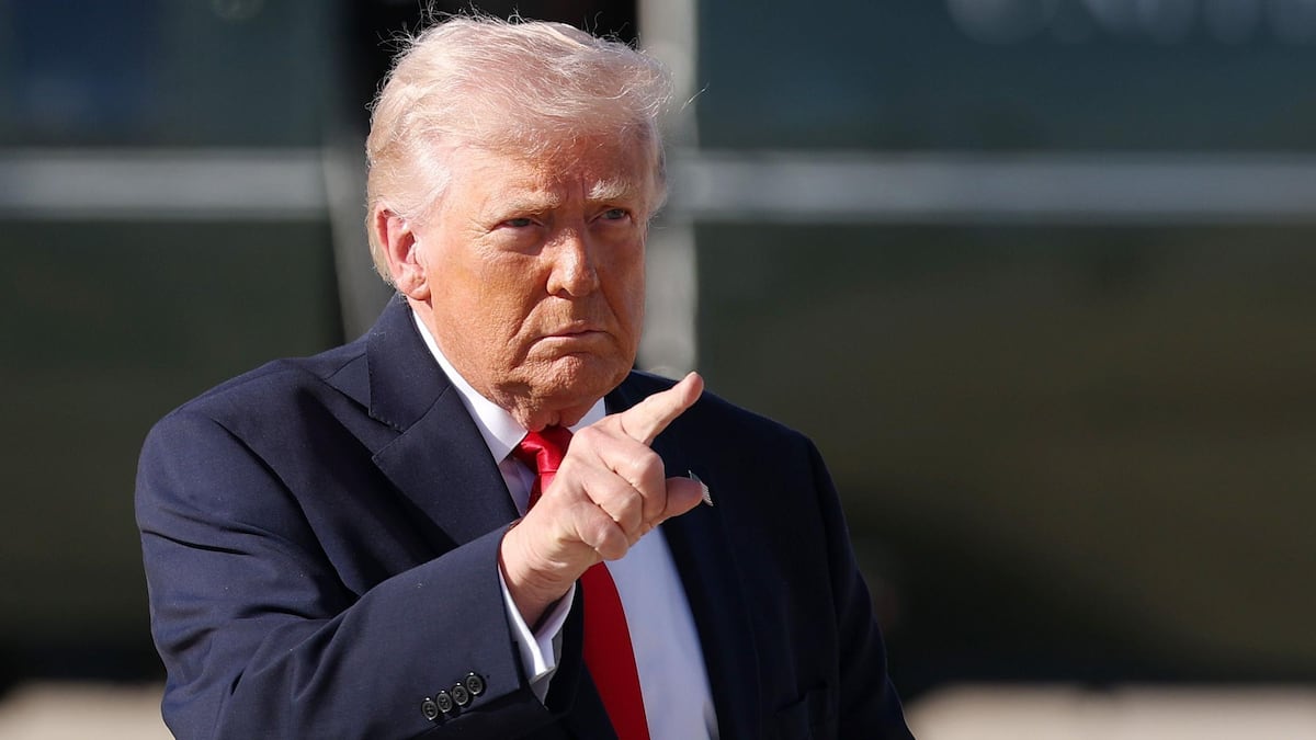 Trump ordena atacar toda pequeña embarcación sospechosa de minar el estrecho de Ormuz