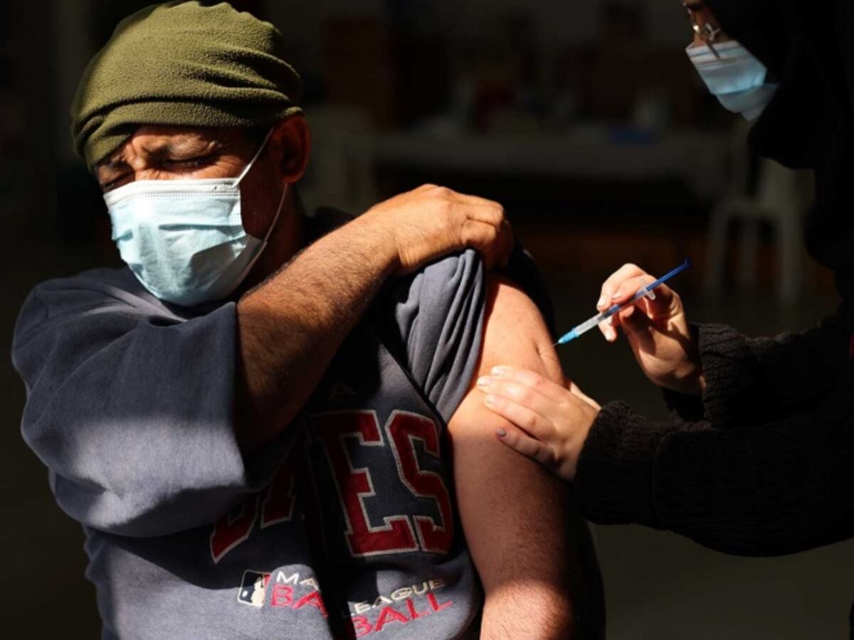 ‘Personas totalmente vacunadas pueden relajar uso de cubrebocas’