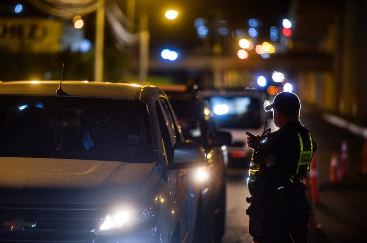 En las últimas 24 horas, la Policía detuvo a 294 personas por incumplir el toque de queda