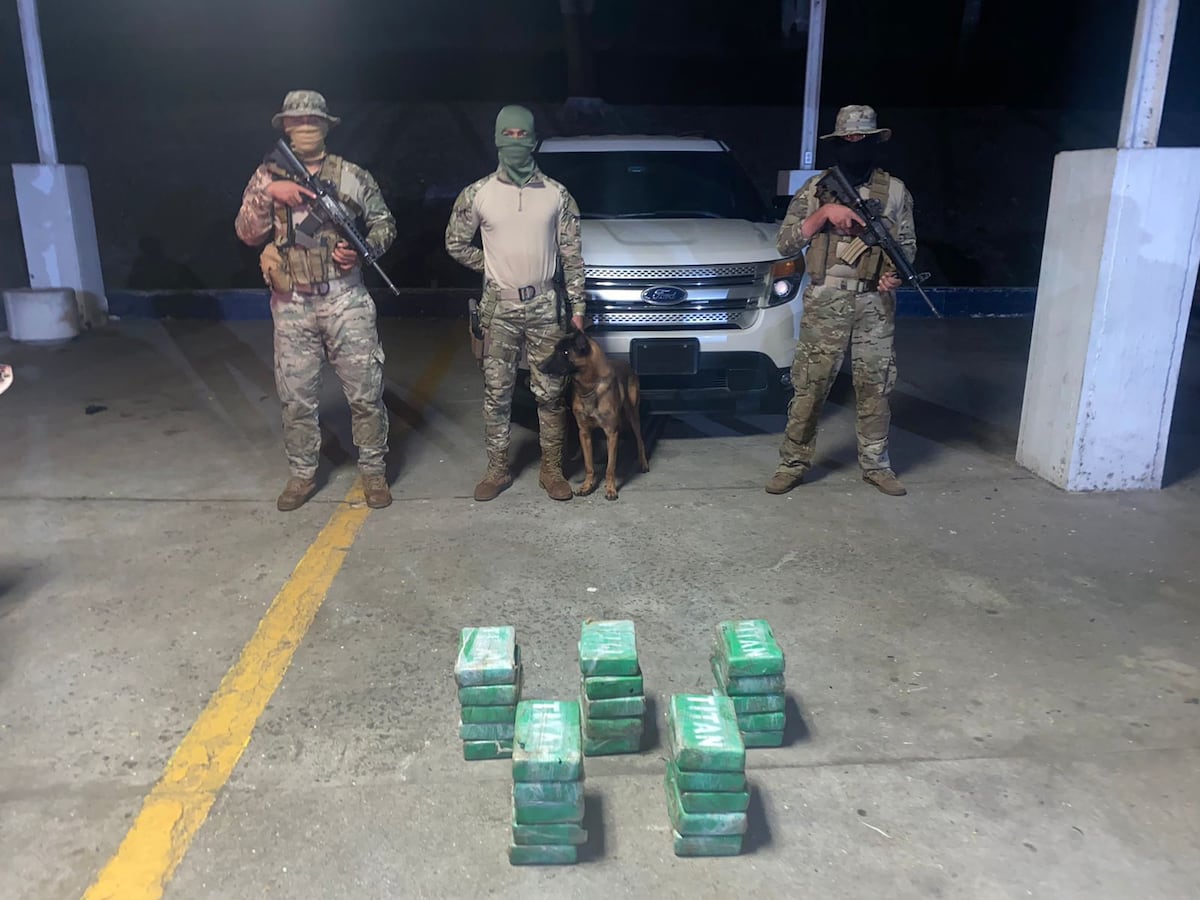 Unidades del Senan descubren caleto enterrado en la arena en Guna Yala