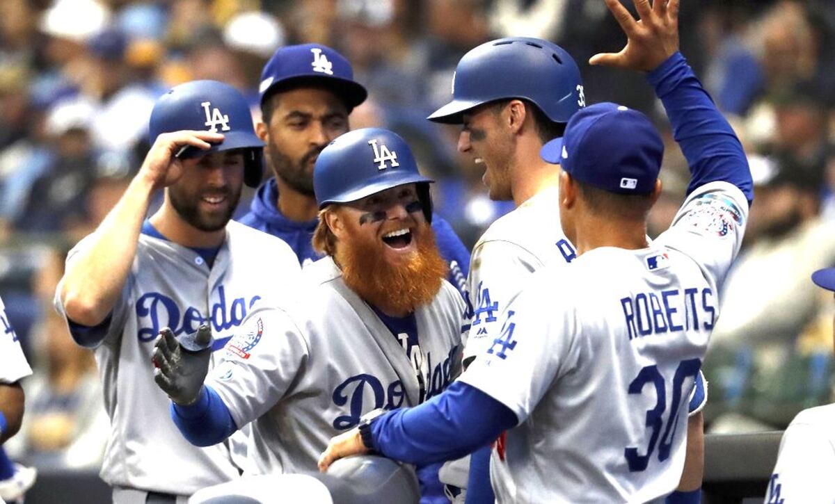 Dodgers evitan una situación incómoda e igualan la serie