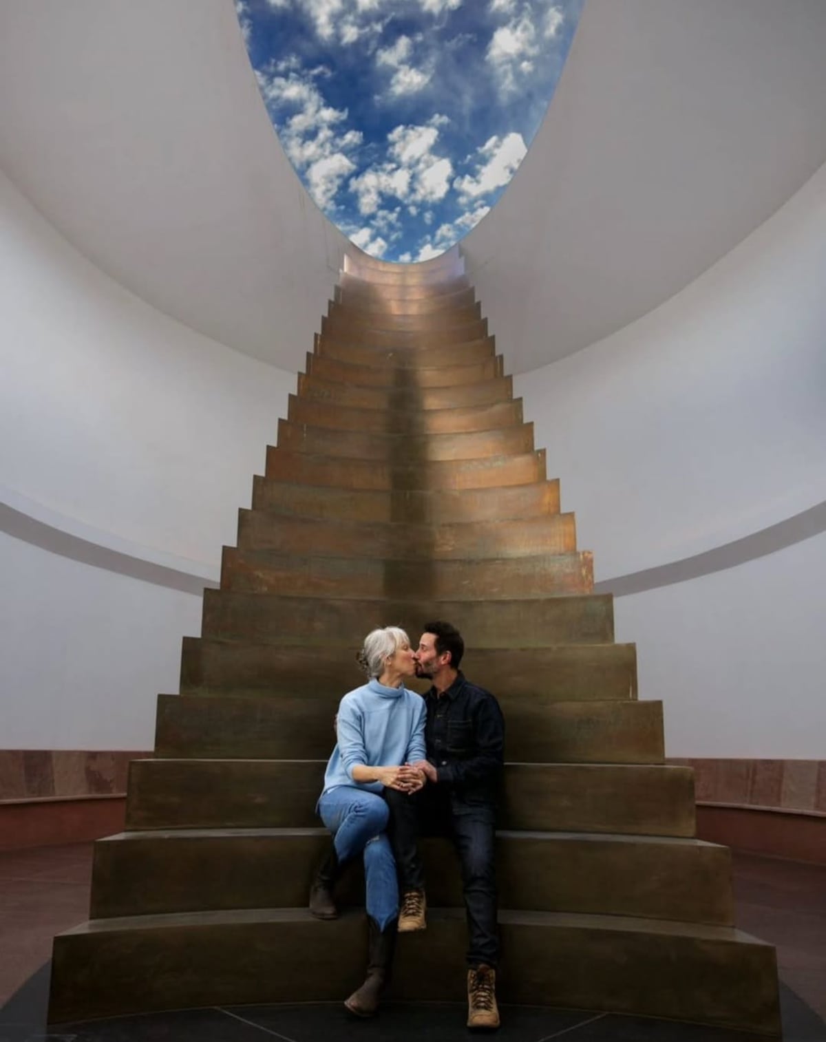 Keanu Reeves y Alexandra Grant desmienten boda y comparten un beso ‘real’