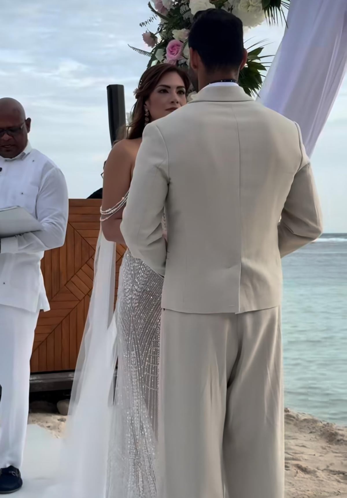 ¡A Domil se le aguaron los helados! En su boda en Aruba