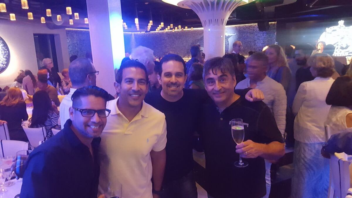 ¡Siguen cotizados! Gaitanes se reúne con grandes en restaurante de los Estefan