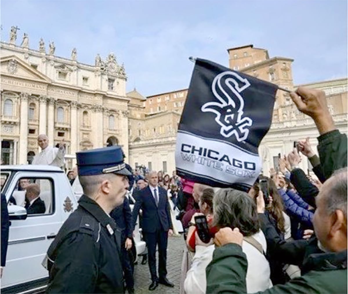 La gorra del Papa causa sensación histórica en los White Sox