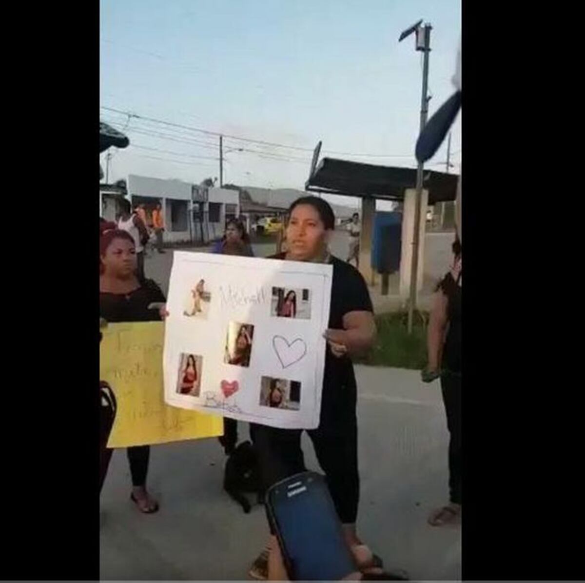 ¡AY, SANTO! Asesinan a una joven en el sofá de su casa. Un policía involucrado 