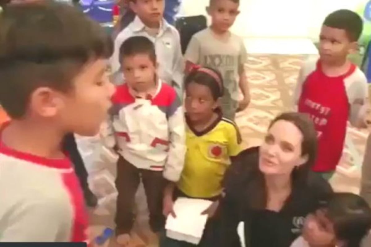 Niño venezolano le cantó a Angelina Jolie el tema 'Venezuela'
