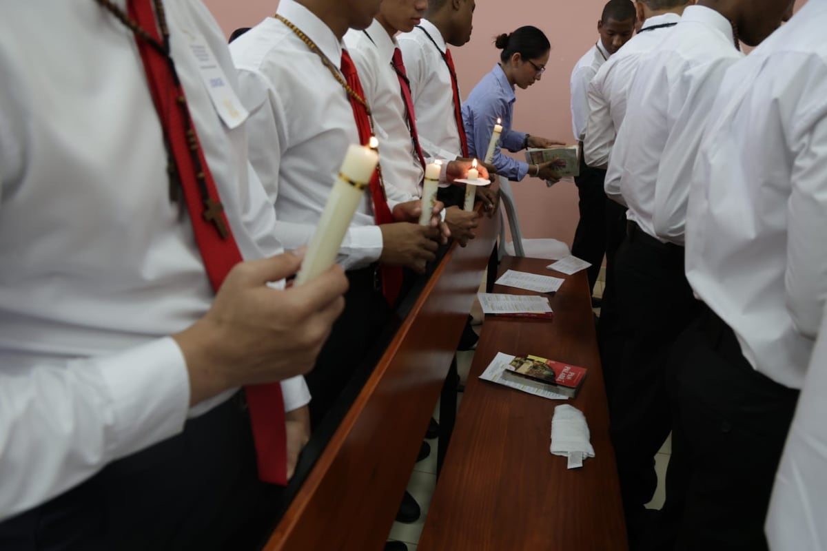 ‘Merezco una segunda oportunidad’: jóvenes en centro de menores reciben bautismo y confirmación