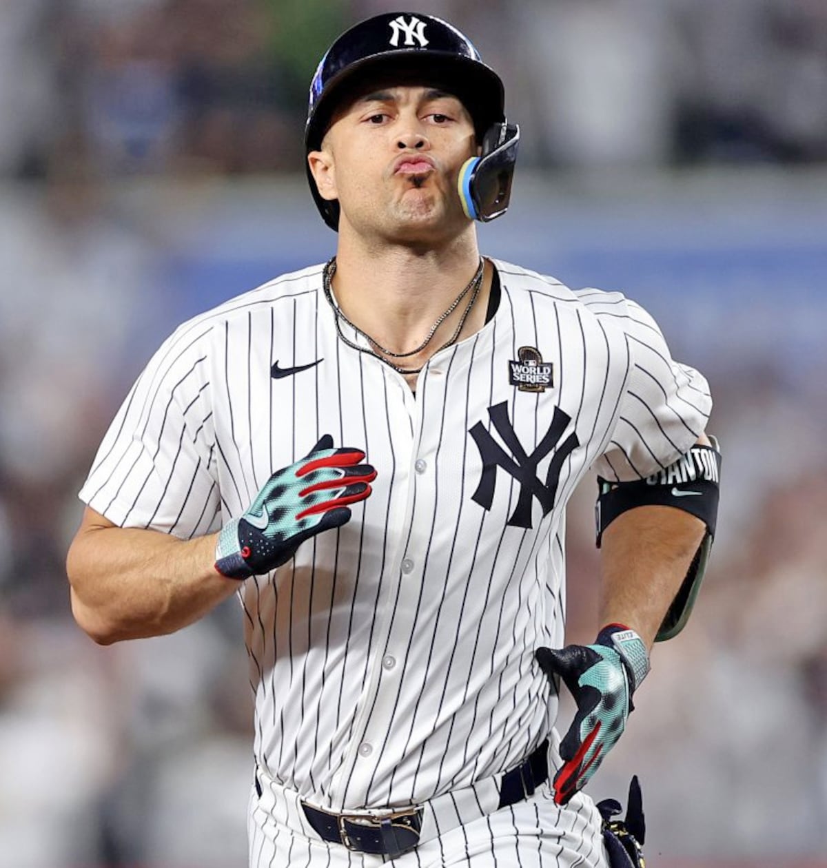 Alarma en Nueva York: Giancarlo Stanton fuera del Opening Day por lesión en los codos