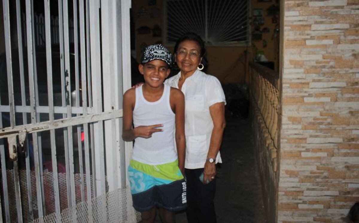 Así se encuentra el estudiante que resultó herido tras caerle poste de luz