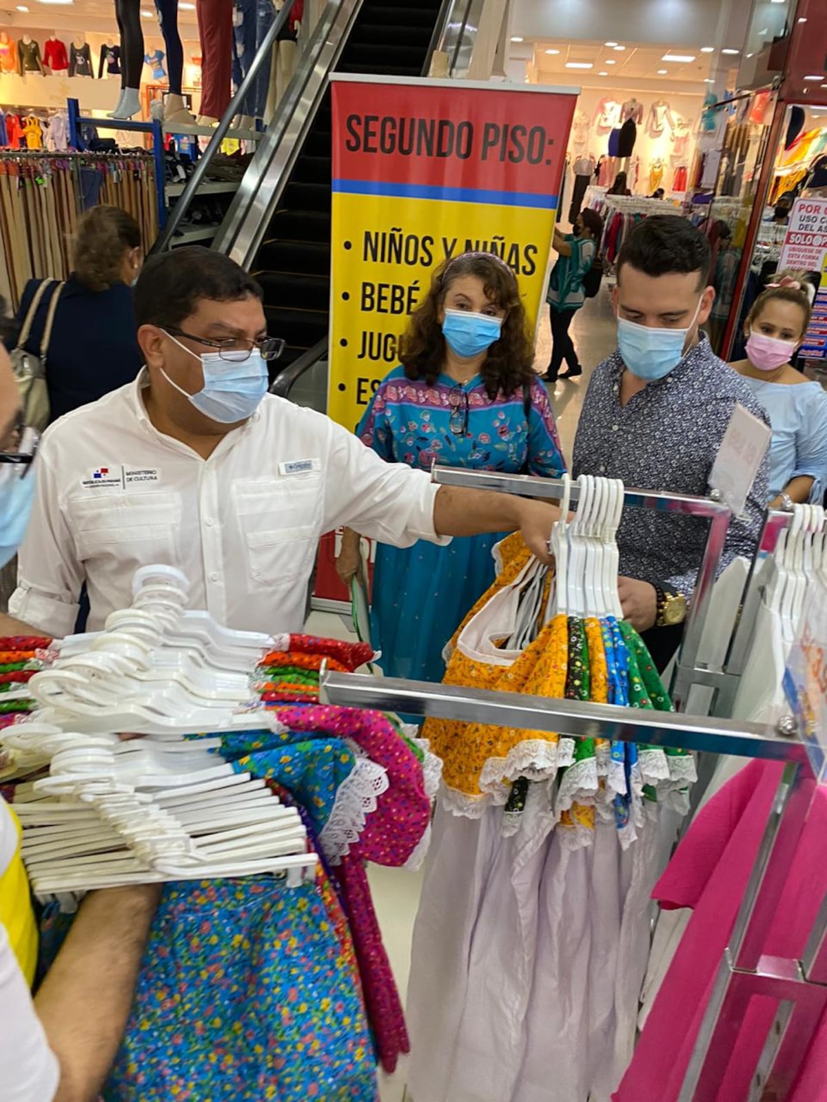 Continúan los operativos para evitar que la indumentaria típica sea plagiada