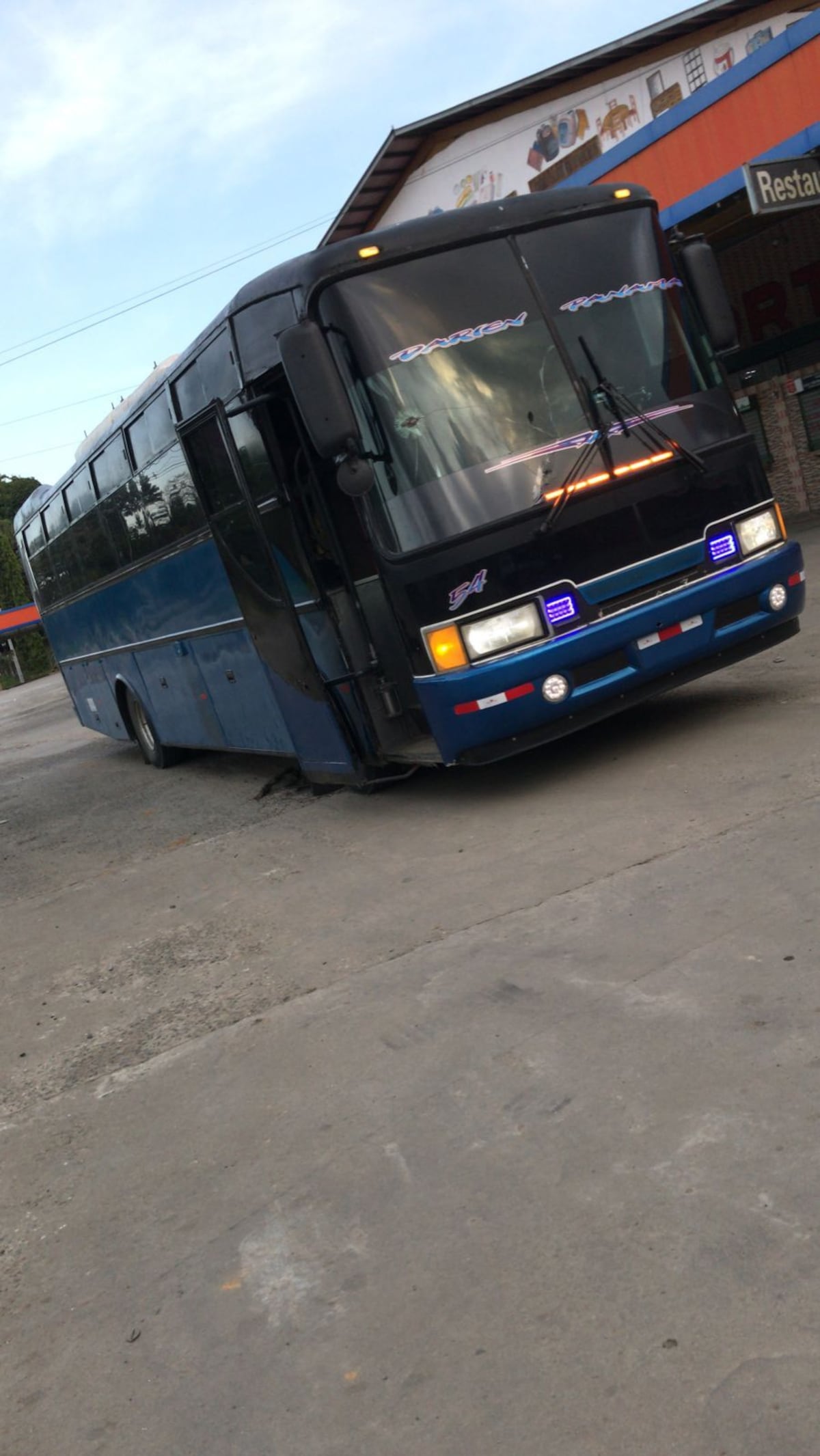 Revuelo en redes. Exalcalde insiste en que bus accidentado con migrantes no tenía seguro. Autoridades aseguran que la placa era vigente 