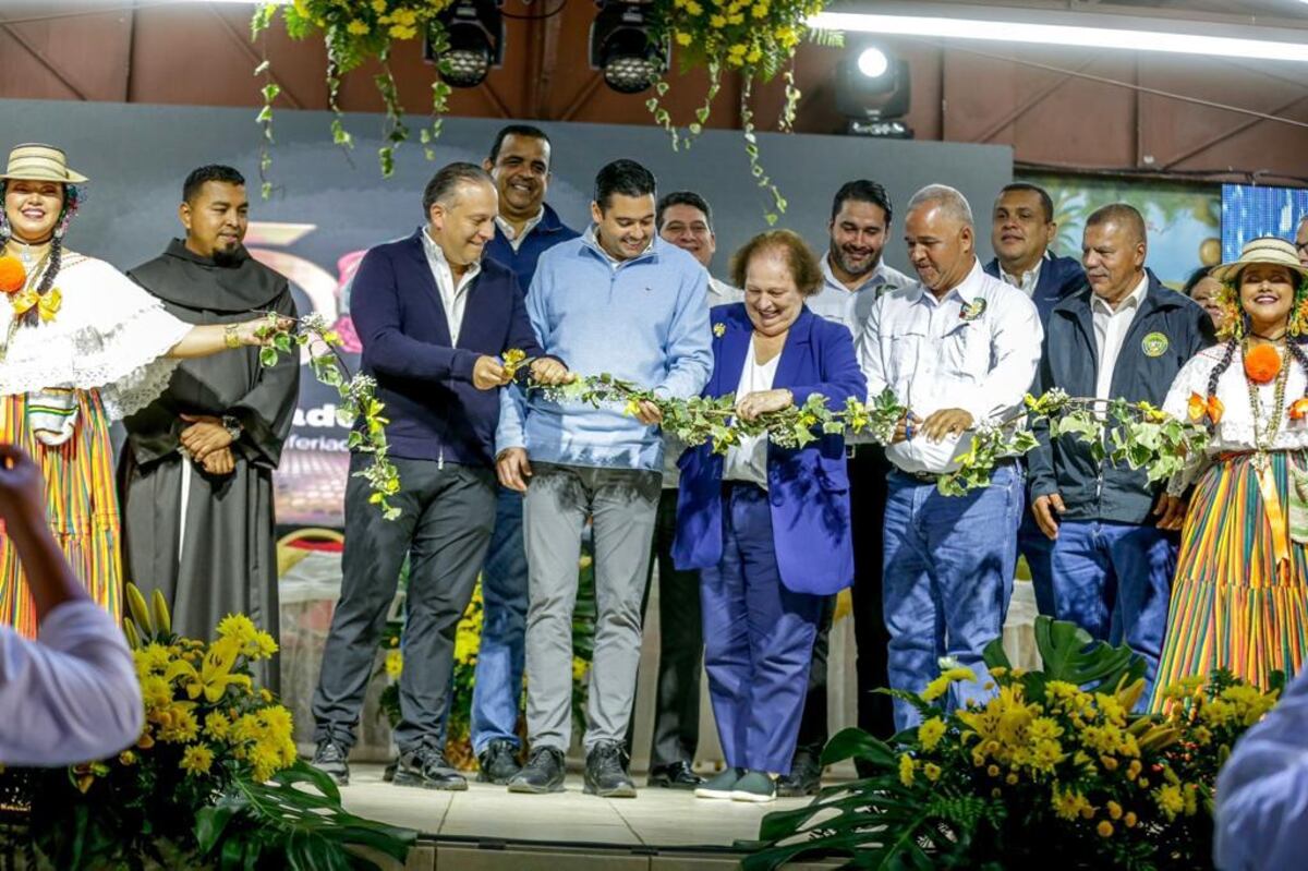 Inaugura la Feria de las Flores y el Café de Boquete. Espera generar $12 millones