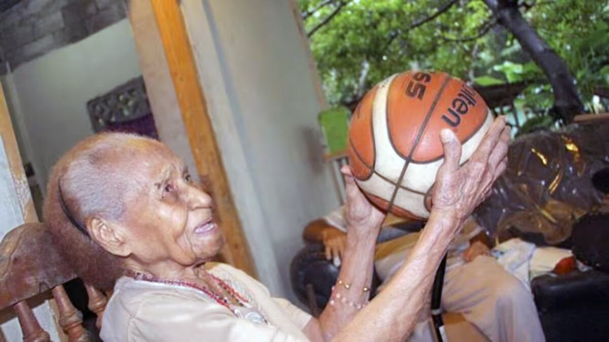 Adiós a Delmira Pierce, ‘El Ciclón del Caribe’, leyenda del baloncesto femenino
