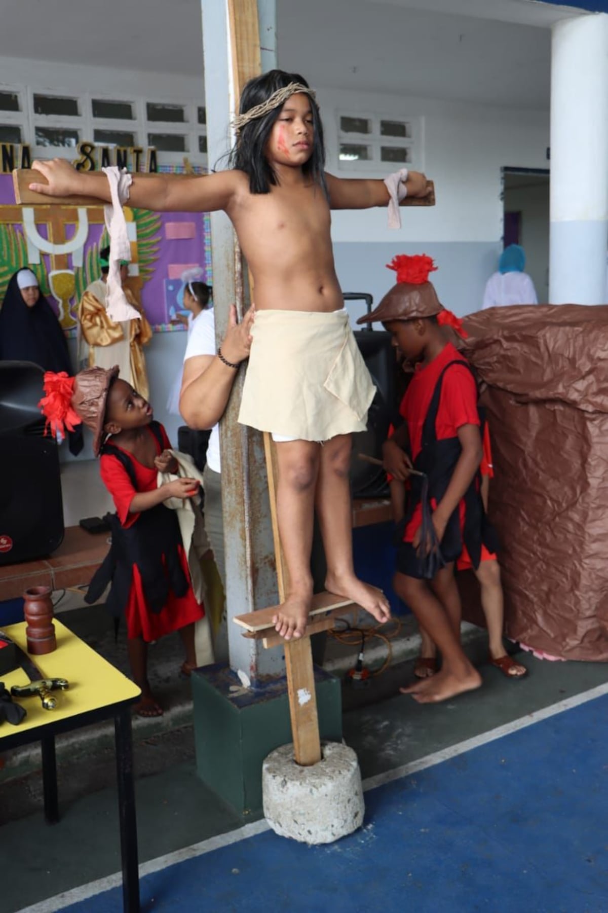 Dramatización conmueve: niños representan la Semana Santa con fe