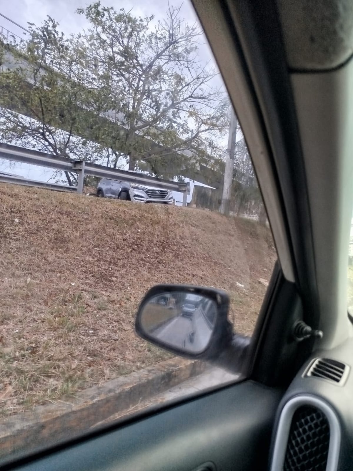 Sicarios en moto atacan vehículo en Metro Mall: víctima estaría ligada a hermano de jefe del grupo ‘Bagdag’