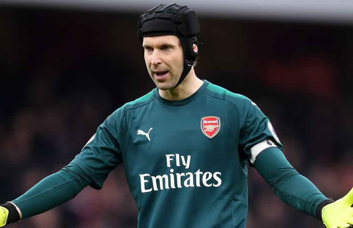 El portero del Arsenal Petr Cech regresó más 'pompeado' de sus vacaciones