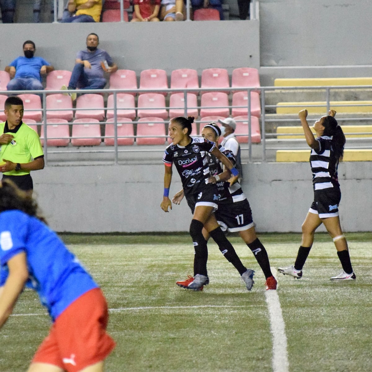 Qué partidazo. Tauro y Plaza lo dejan todo en la final del fútbol femenino. Hay nuevas campeonas +Fotos