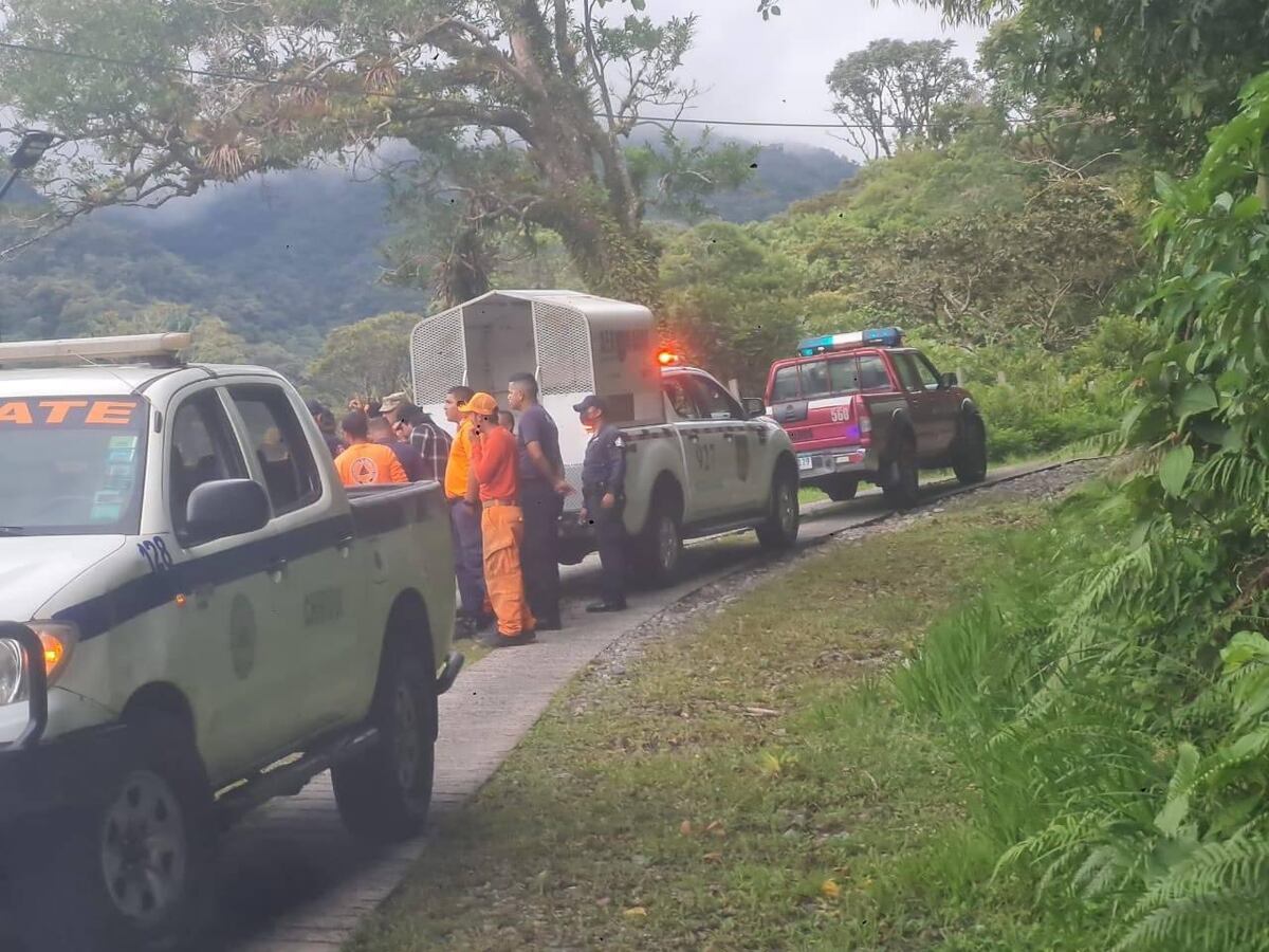 En la oscuridad de la noche fue que lograron rescatar a los tripulantes del helicóptero siniestrado. Videos