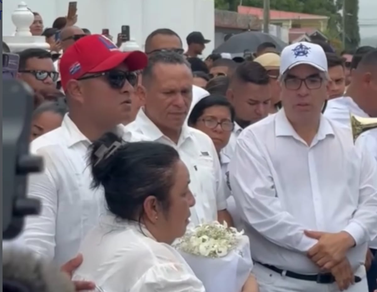 ‘Mi hijo no merecía morir así’: entre lágrimas, la madre de Héctor Sambrano pidió justicia durante su último adiós
