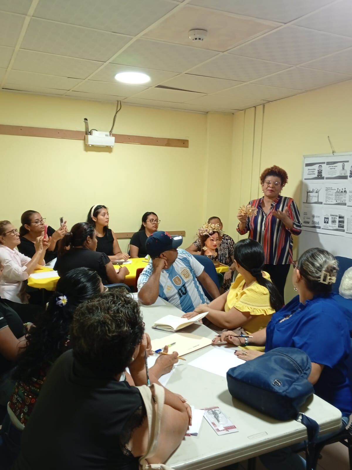 Cooperativa en Santiago impulsa la confección de tembleques