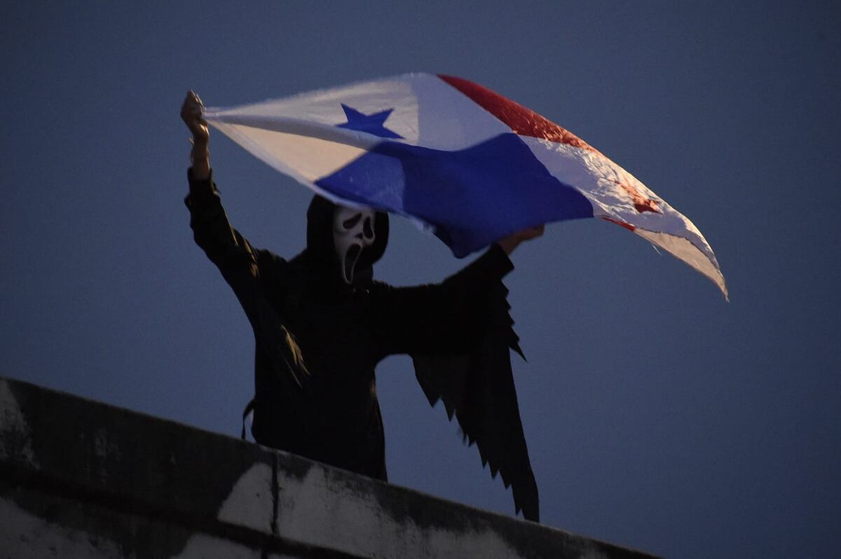 Editorial: ‘Entre escándalos y derroches’