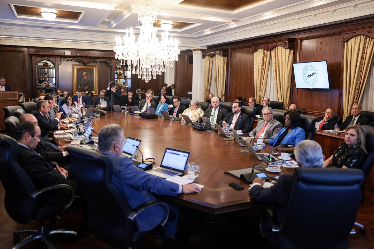 Consejo de gabinete aprueba contrato legal, préstamo por $75 millones y emisión de monedas conmemorativas