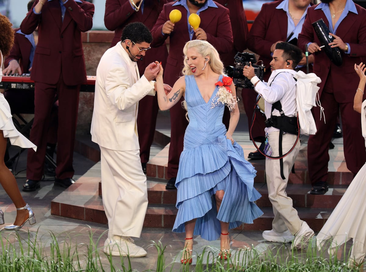 Bad Bunny convierte el medio tiempo del Super Bowl en una fiesta latina