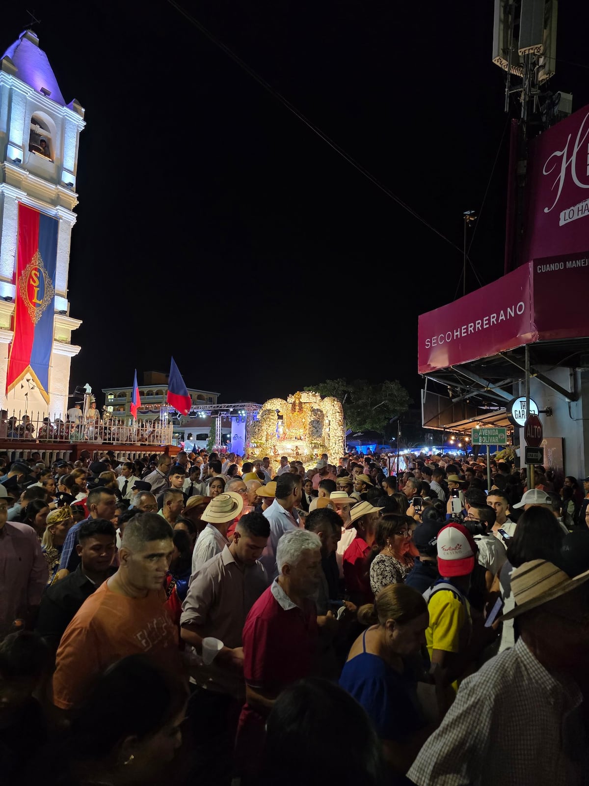Más de 100,000 peregrinos llegan a Las Tablas para celebrar a Santa Librada