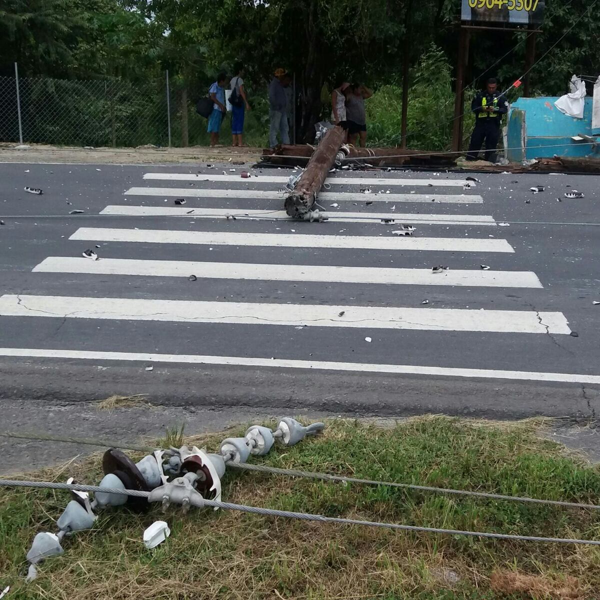 Conductor choca contra una parada, mata a una señora y deja varios heridos
