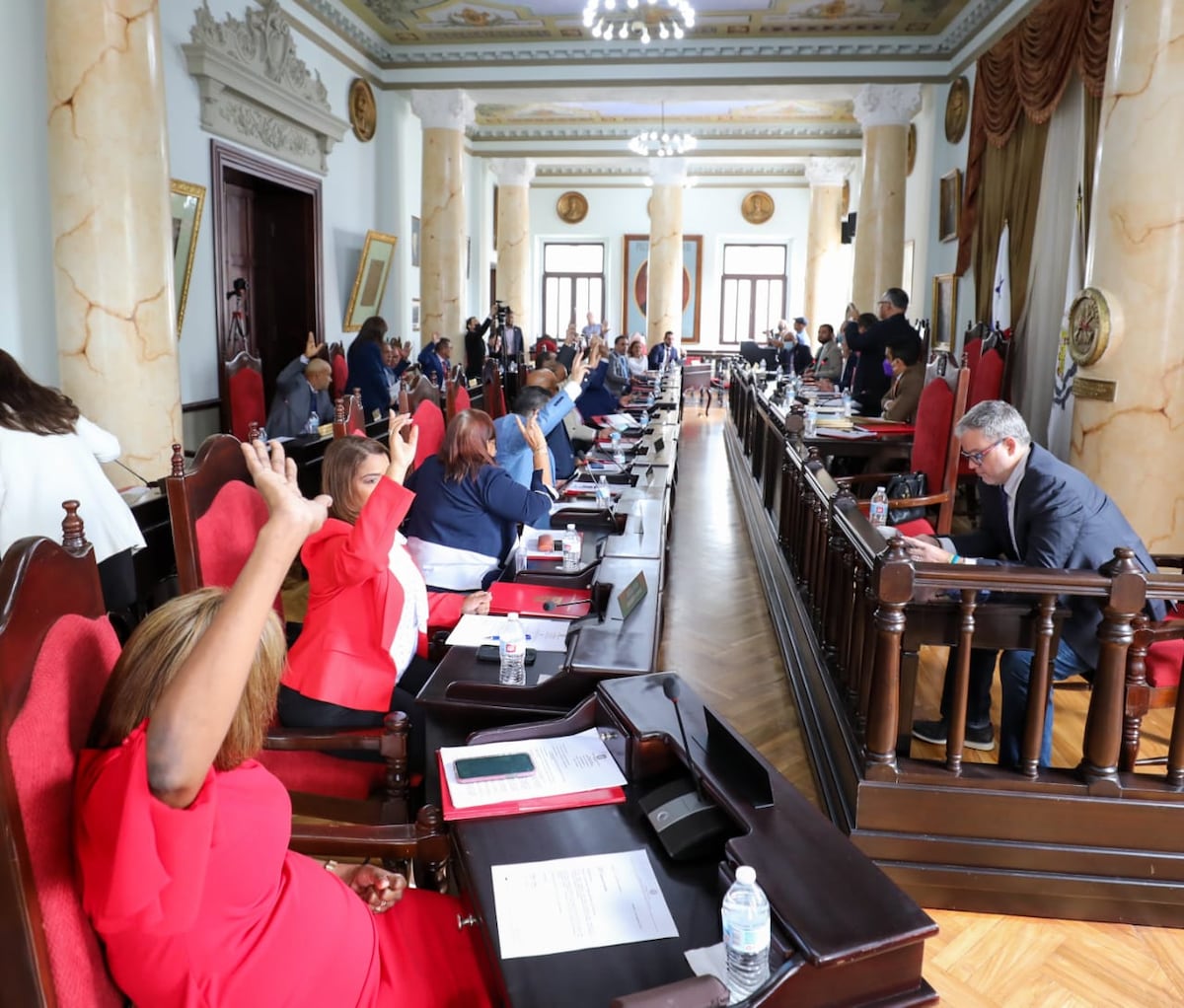 Presidente del Consejo Municipal capitalino molesto por ausencia de funcionarios de la Alcaldía