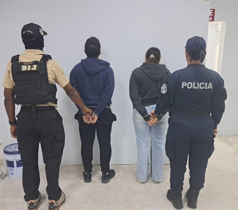 Prometían puertas de hierro… pero era puro cuento: cae pareja por estafa
