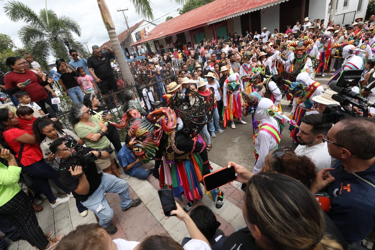 El Corpus Christi vistió de fe y arte las calles de La Villa de Los Santos