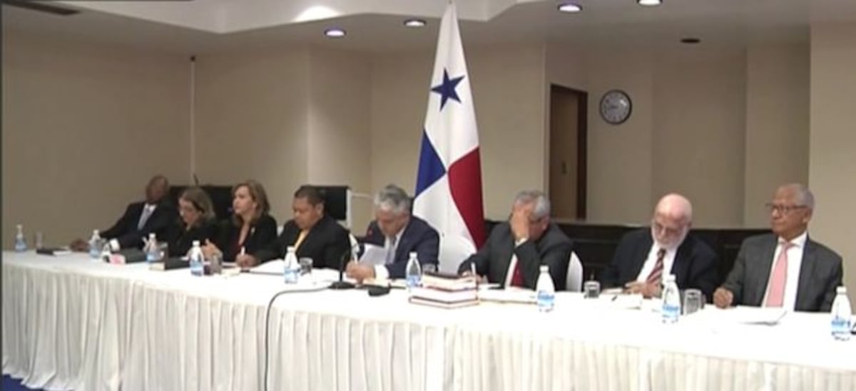 Martinelli pidió disculpas a pinchados.Balbina le recomienda cambiar de abogados