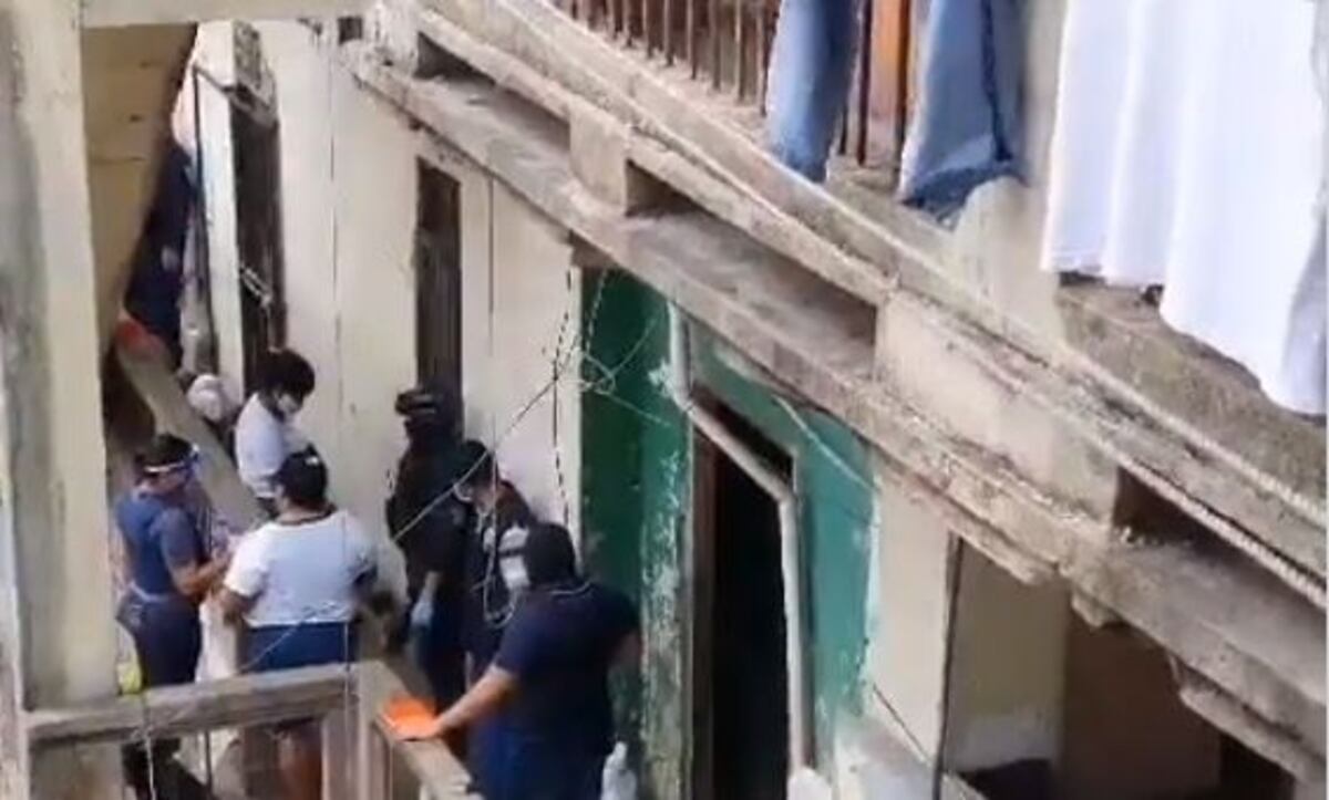 Droga, armas y dinero. La Policía Nacional les acabó la fiesta; los detienen en un edificio en Calidonia