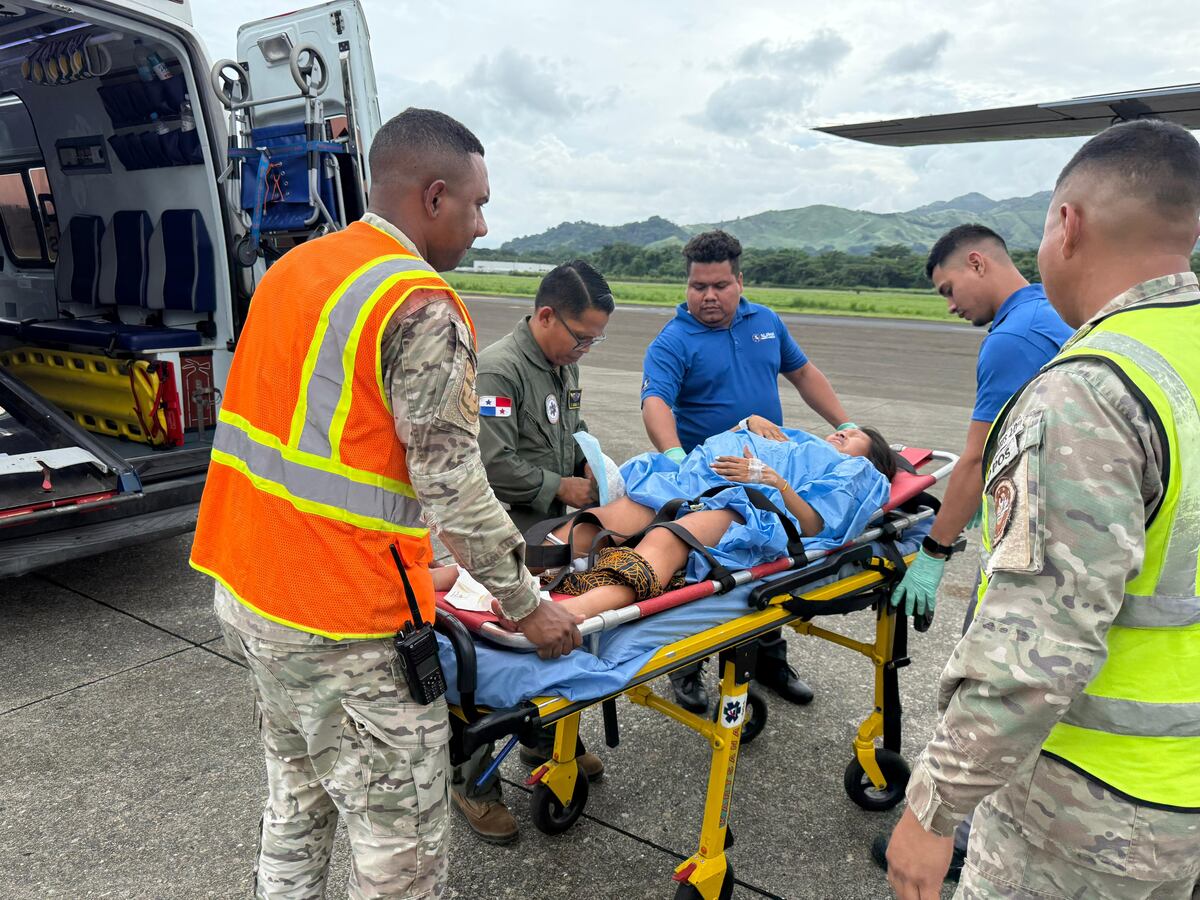 Nacimiento en aire: madre trajo gemelos durante misión humanitaria del Aeronaval