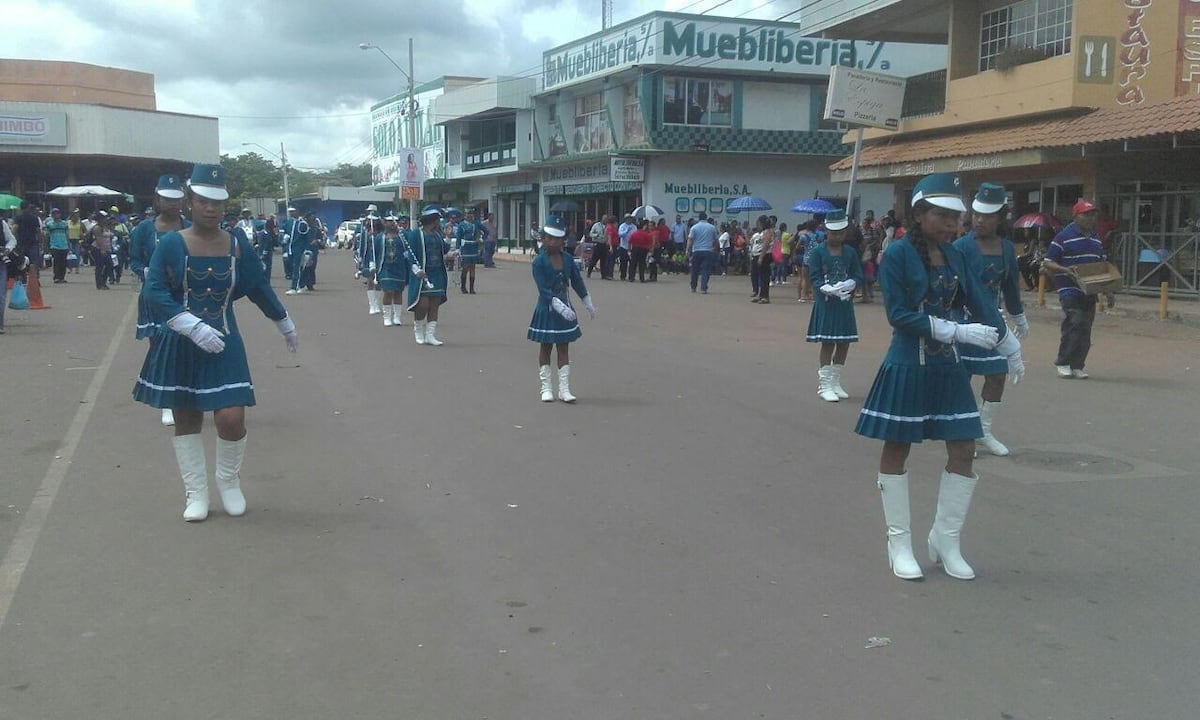 Aguadulce celebra su aniversario con desfile cívico 