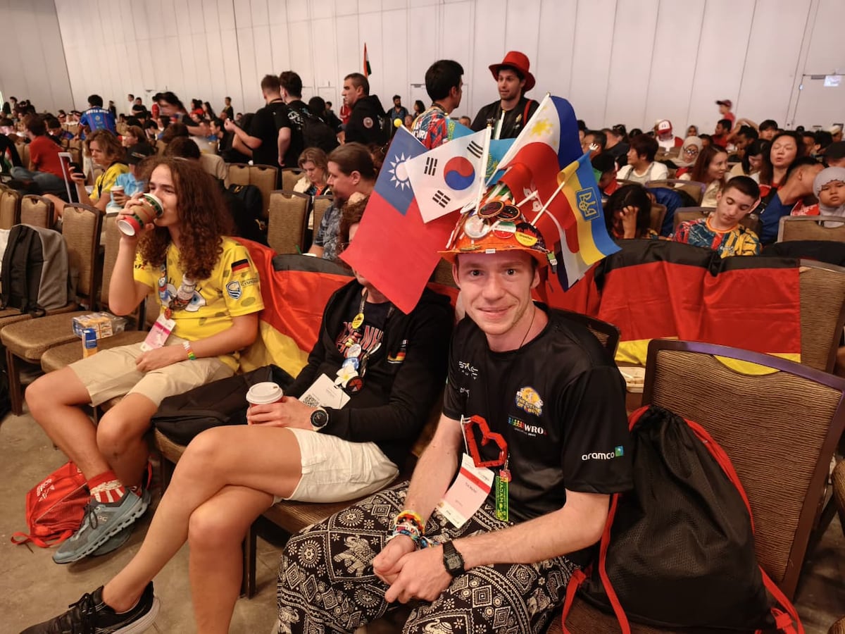 ¡Qué viva! Panamá sorprende en Singapur con premio mundial de robótica