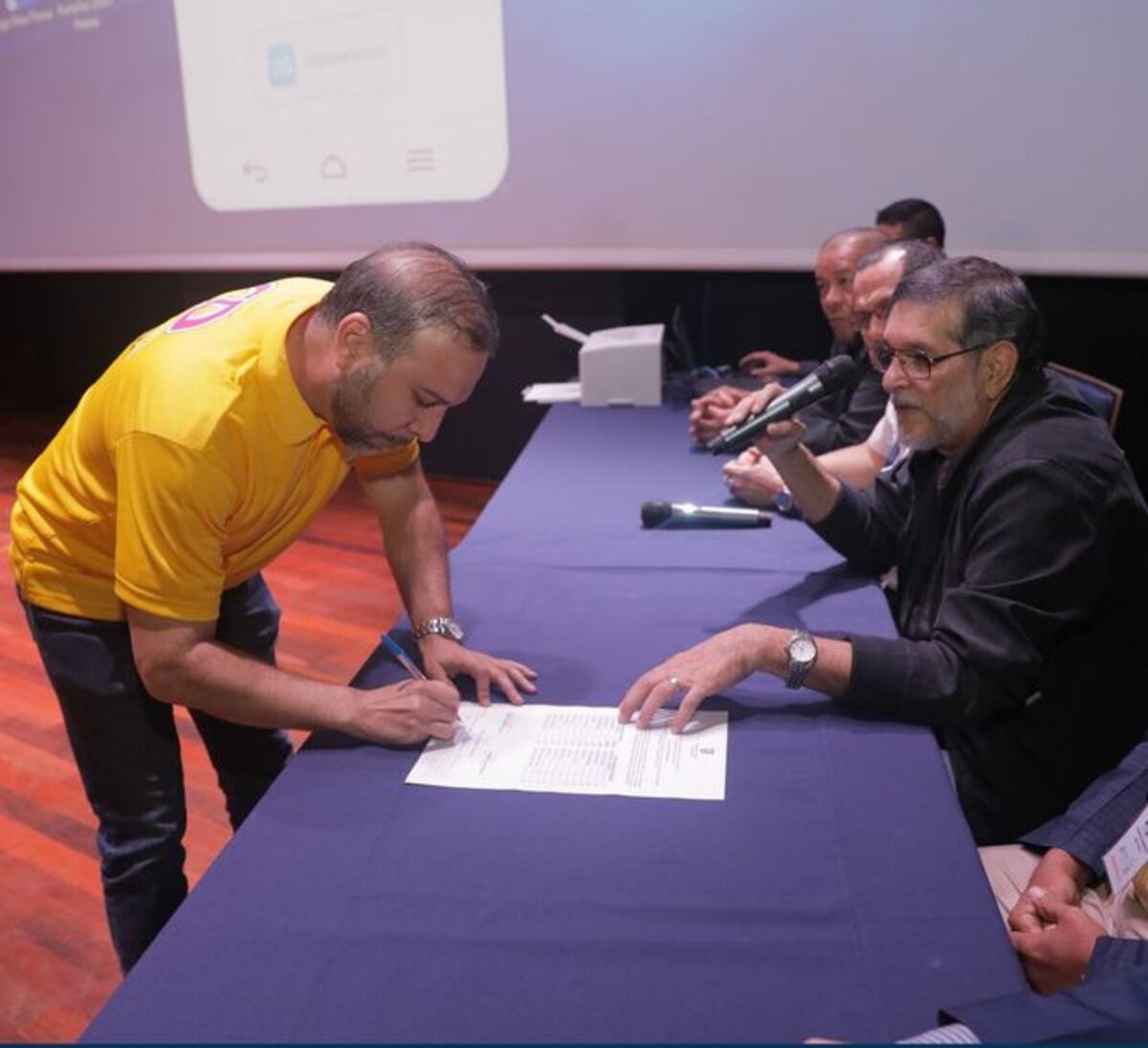 CD elige hoy su candidato presidencial. Aclaran cambios en centros de votación