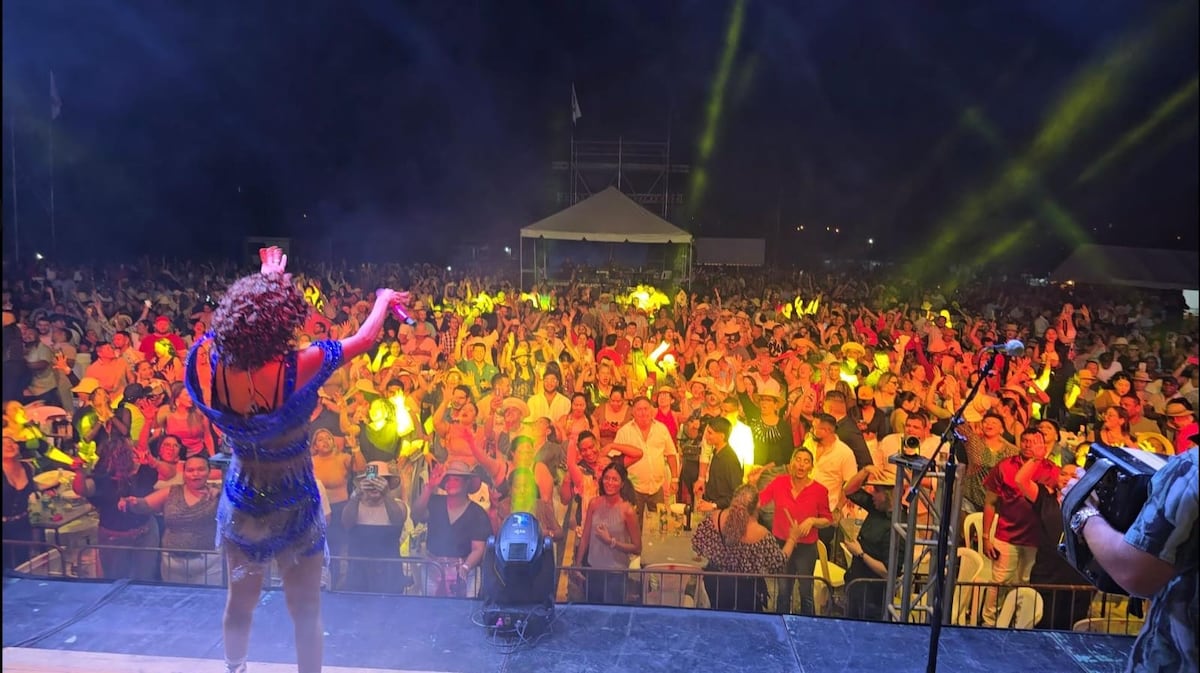 La peluca de Sandra Sandoval terminó siendo la protagonista del Tour Rebeldía en La Chorrera + VIDEO