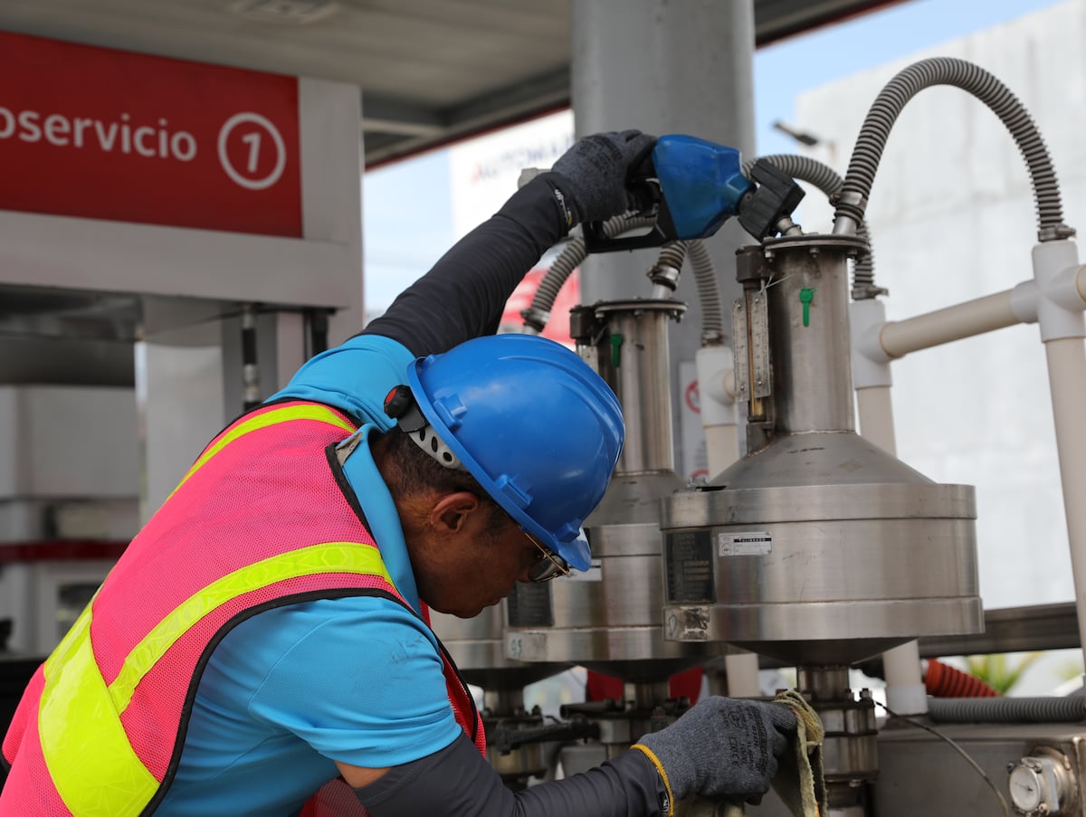 Cuidado con los juega vivo cuando vayan a cargar combustible. Imponen $21 mil en multas a gasolineras