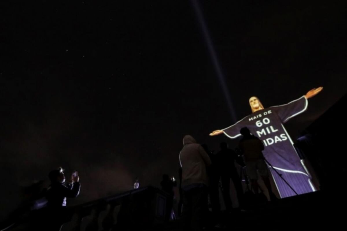 El Cristo Redentor vuelve a rendir homenaje a las víctimas del coronavirus
