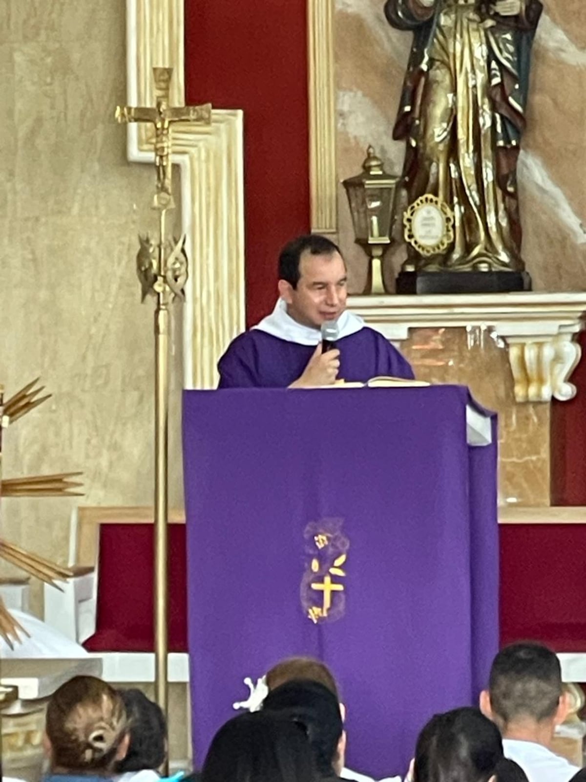 ‘Aquí está mi hijo, se los presento’: El desgarrador adiós de la madre de Esteban de León