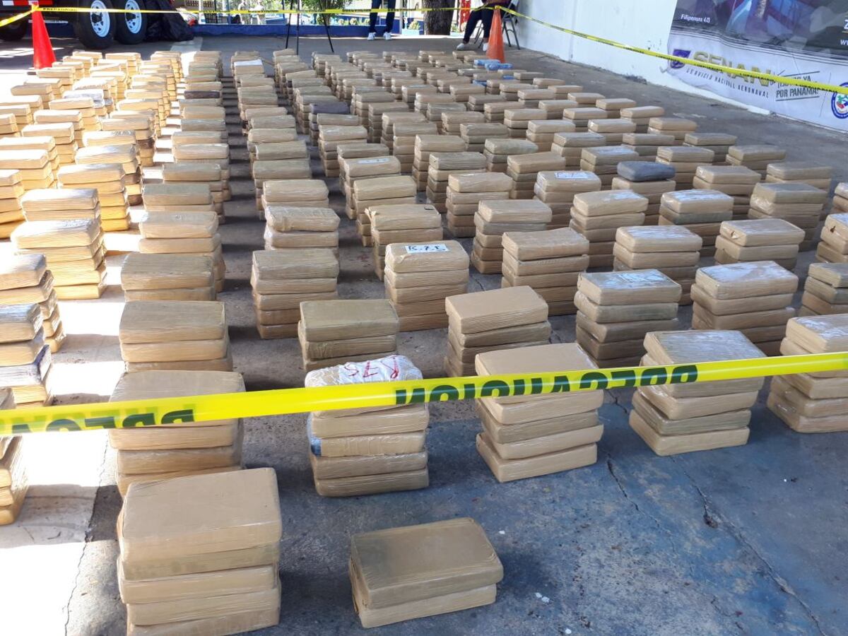 GOLPE NAVIDEÑO AL NARCOTRÁFICO. Incautan 22 bultos de sacos de droga en alta mar