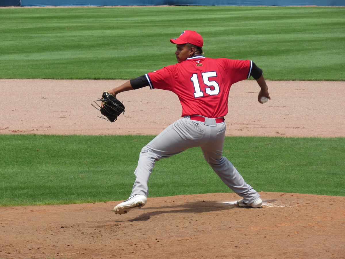 Panamá luce pobre a la ofensiva y cae en su debut mundialista