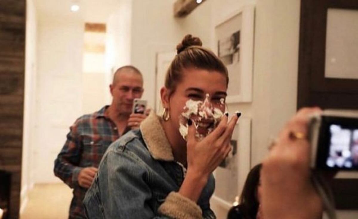 Justin Bieber le hace maldad a su esposa en su primer cumpleaños juntos