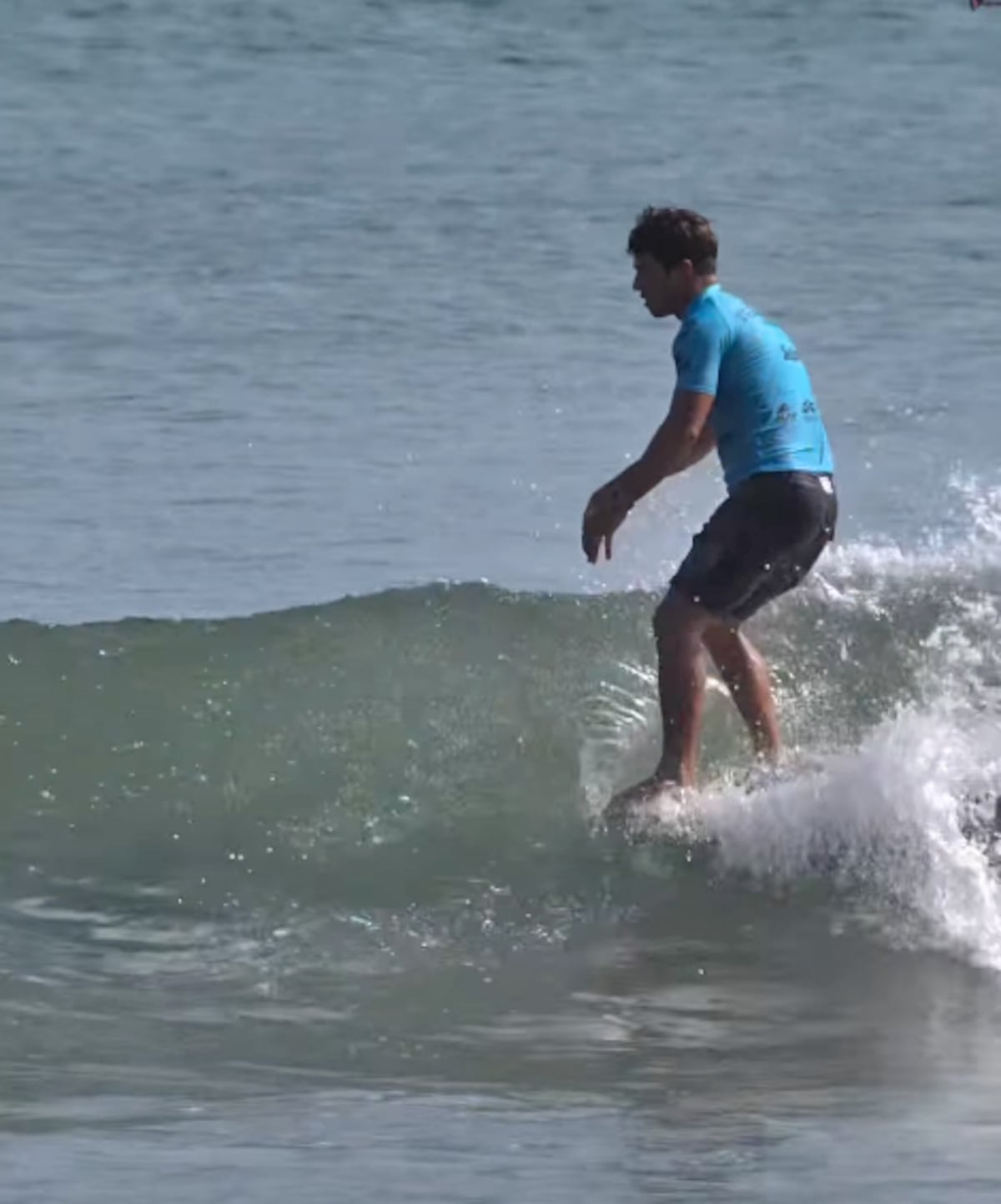 Agustín Cedeño surfea hasta la Gloria: El Panameño se Corona Campeón en Longboard en playa Venao