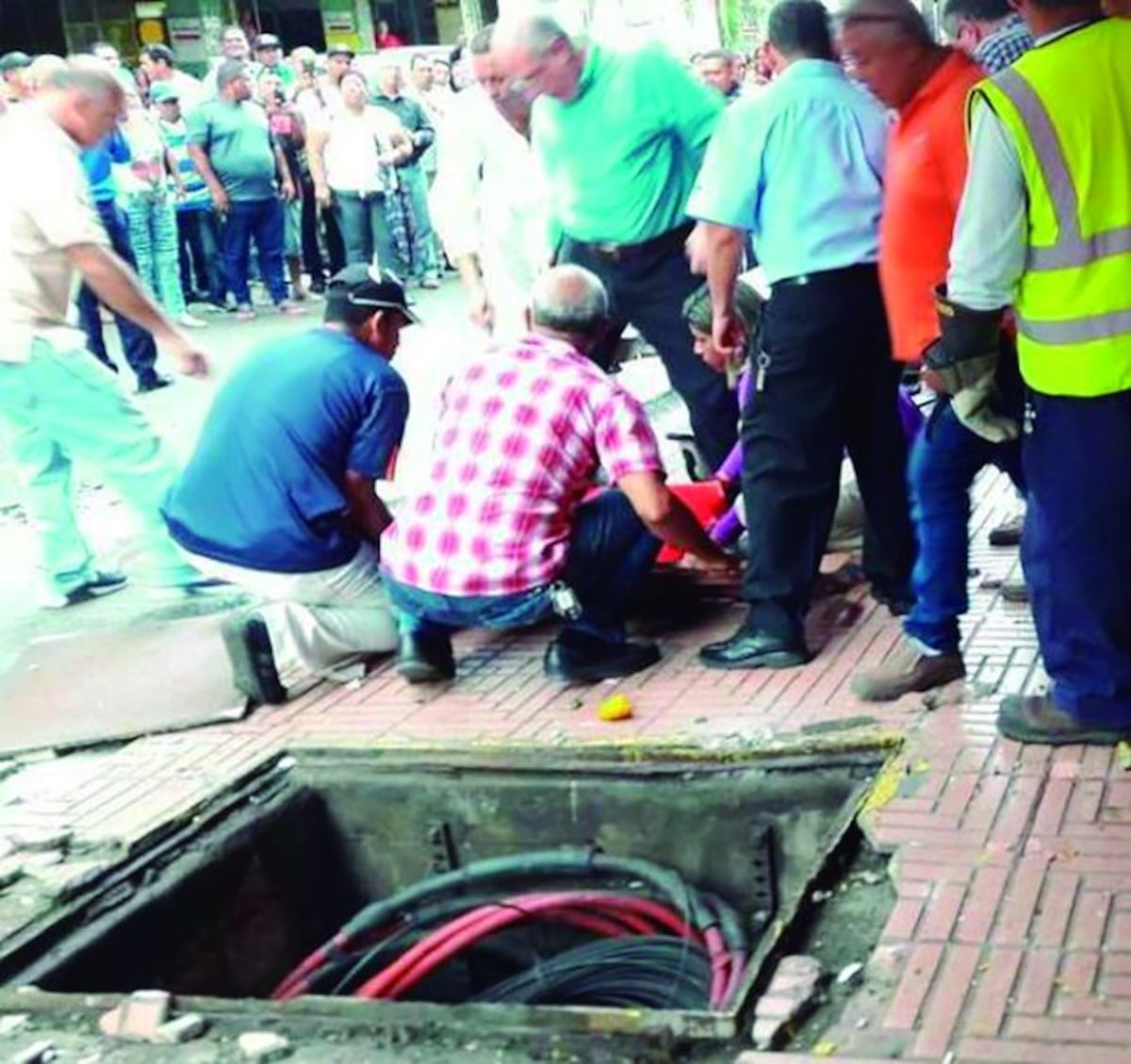 Nueve meses en cama lleva trabajadora de la CSS tras explosión de alcantarilla