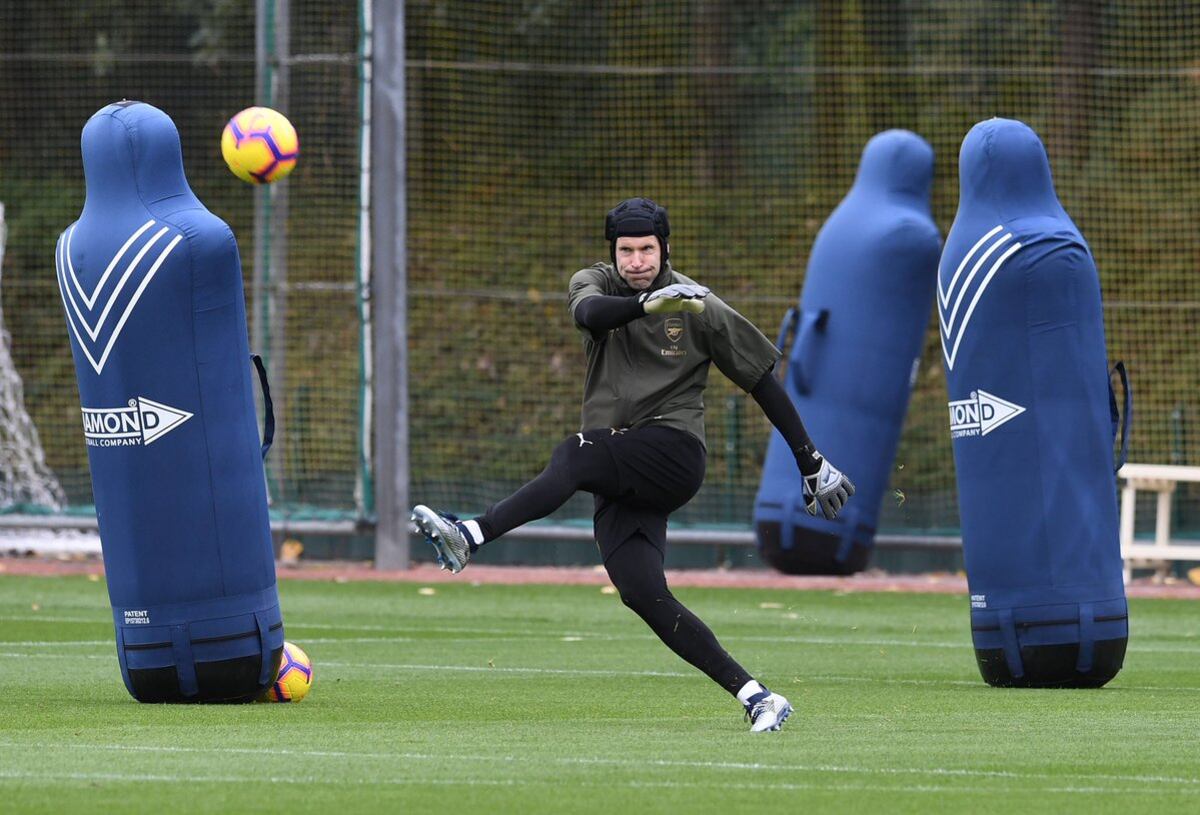 Peter Cech, el portero del casco, le dice adiós al fútbol