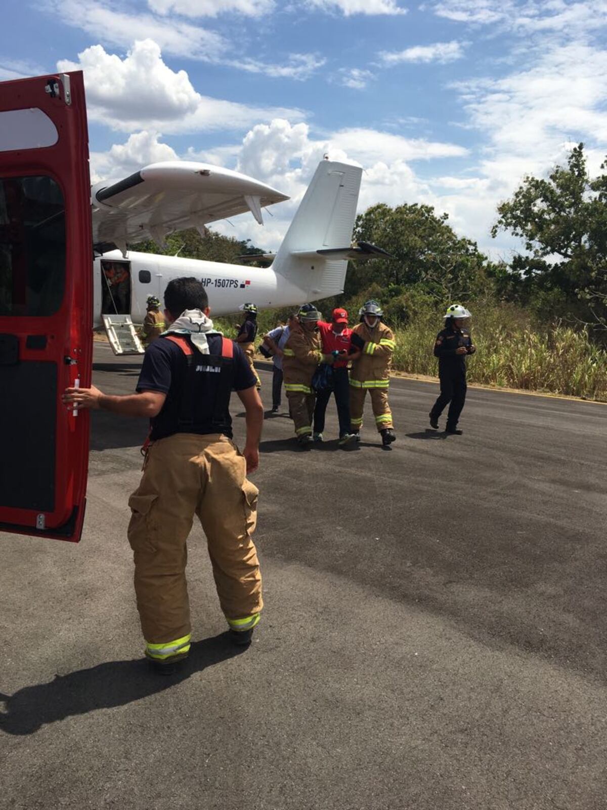 ¡UY! Avión procedente de Bocas del Toro aterriza con un solo motor en Veraguas